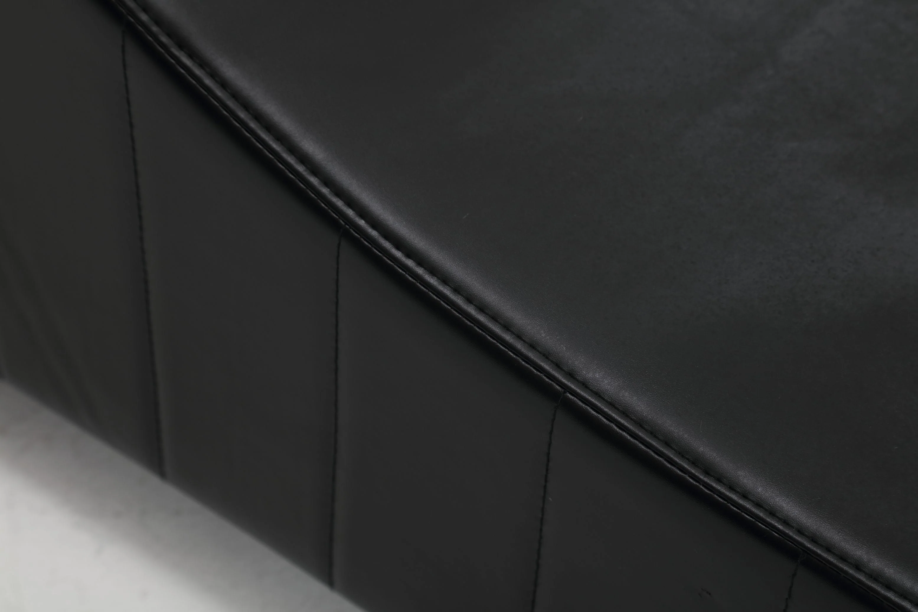 PWOPWOE Yoga Chaise Lounge for Stretching & Relaxation Modern Faux Leather Curved Sofa, Modern Faux Leather Curved Sofa, Living Room Bedroom Accent