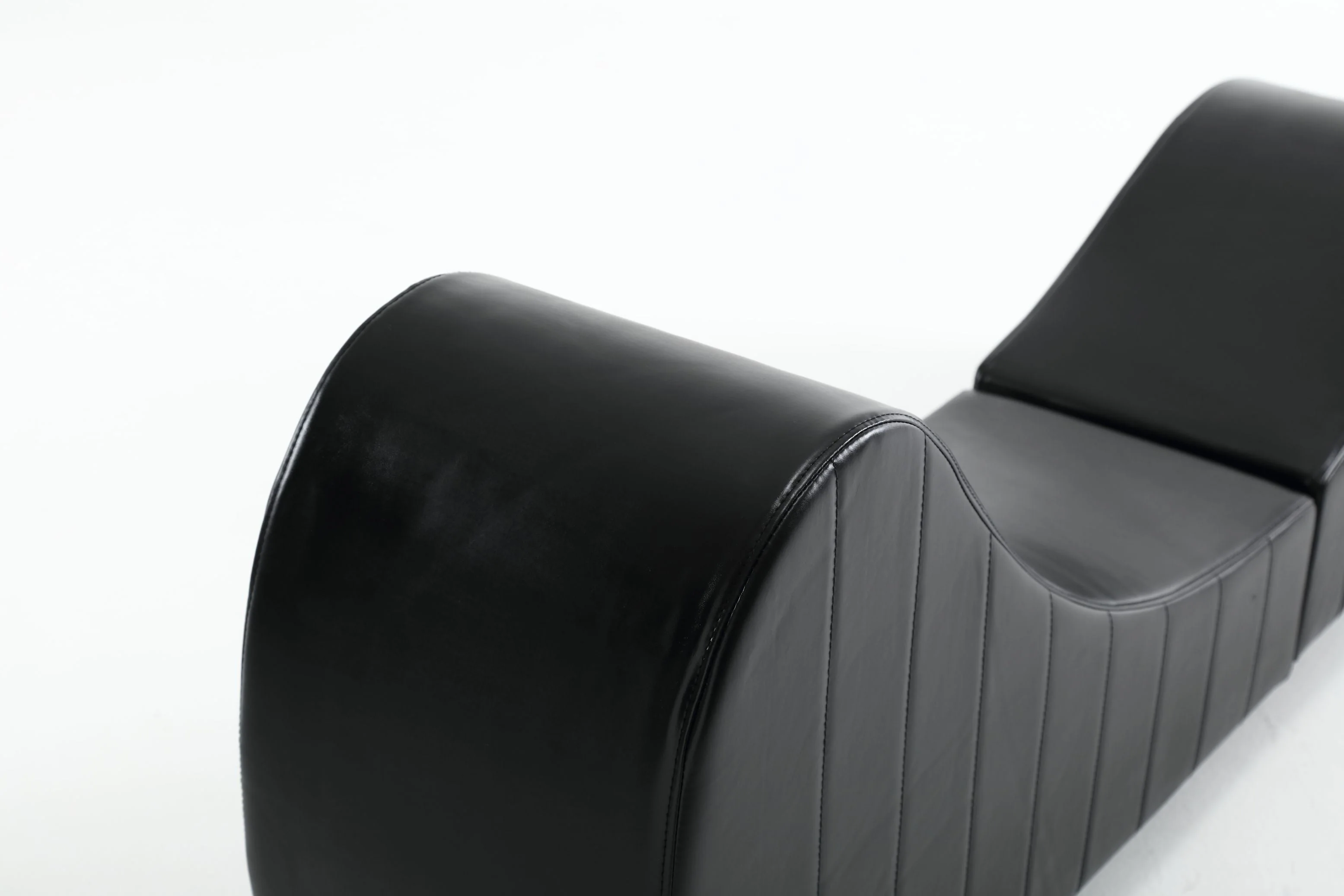 PWOPWOE Yoga Chaise Lounge for Stretching & Relaxation Modern Faux Leather Curved Sofa, Modern Faux Leather Curved Sofa, Living Room Bedroom Accent